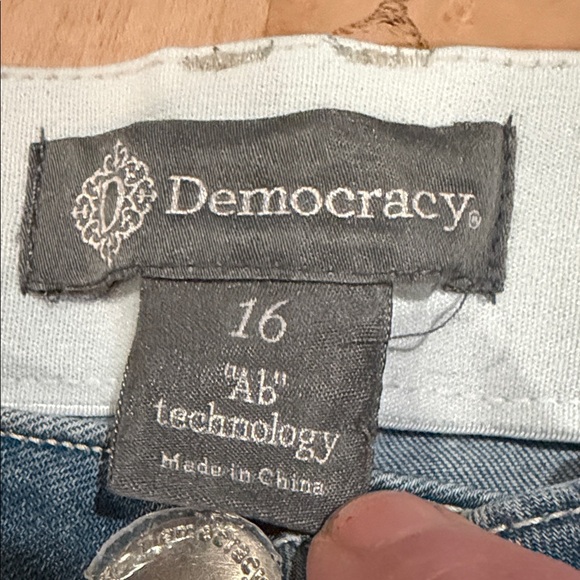Democracy Light Wash Straight Leg Jeans - Picture 2 of 9